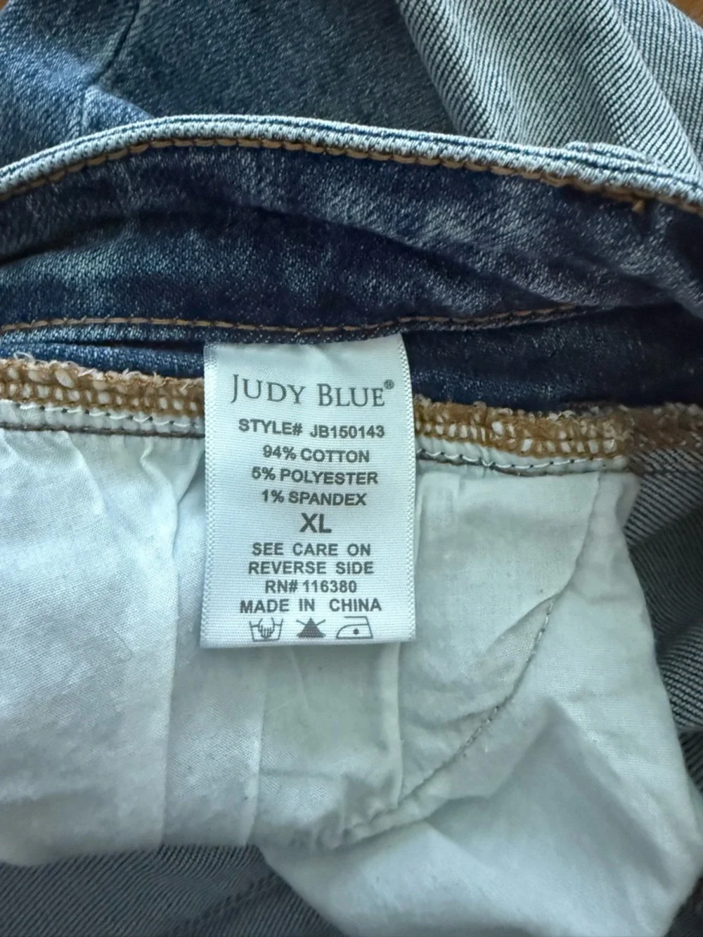 Judy Blue Faded Blue Rolled-Hem Denim Shorts - Picture 5 of 5